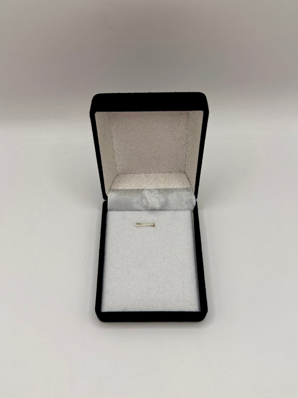 Écrin collier à pendentif noir