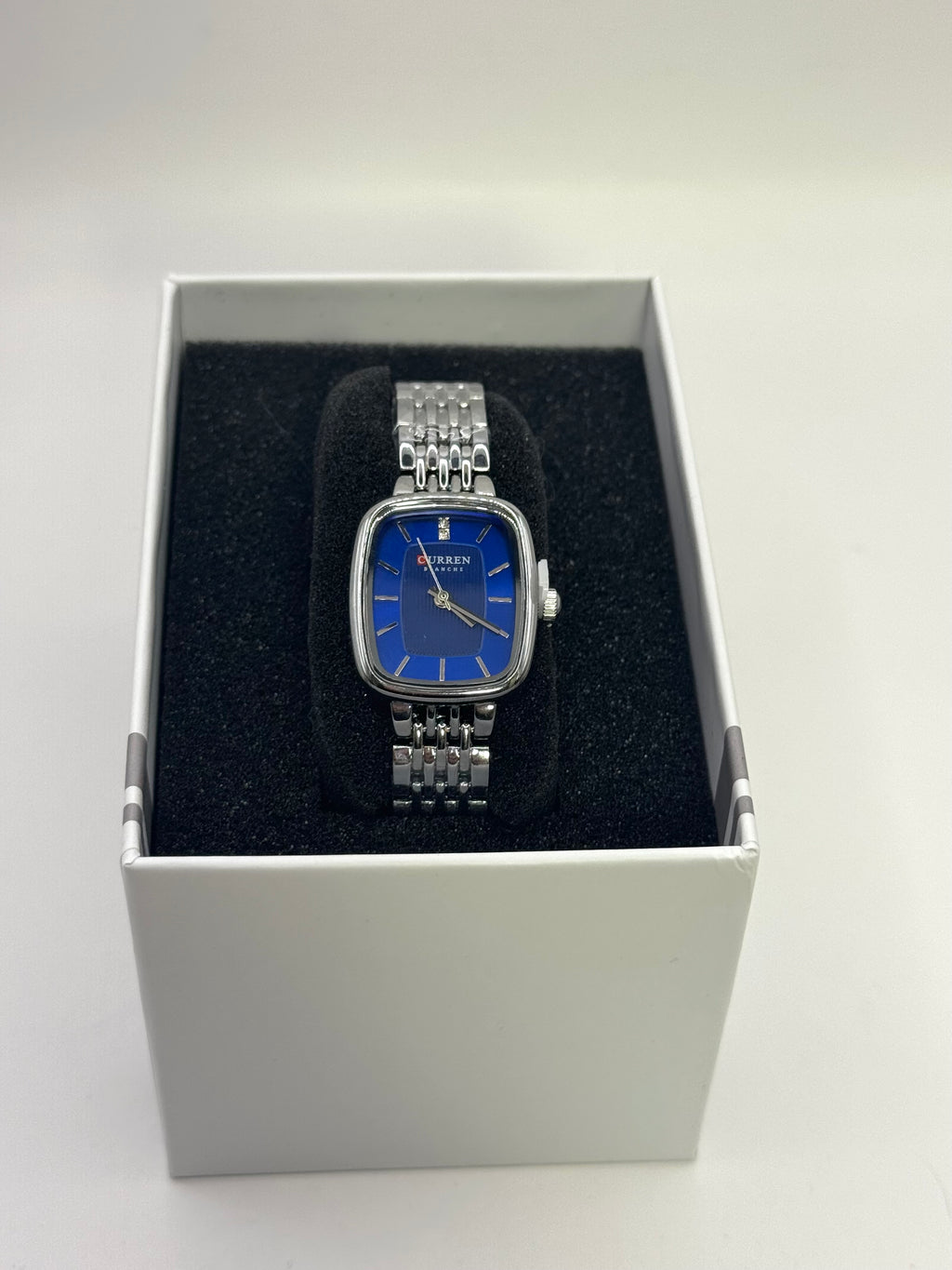 TINA montre