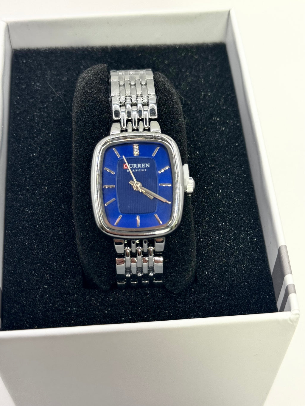 TINA montre