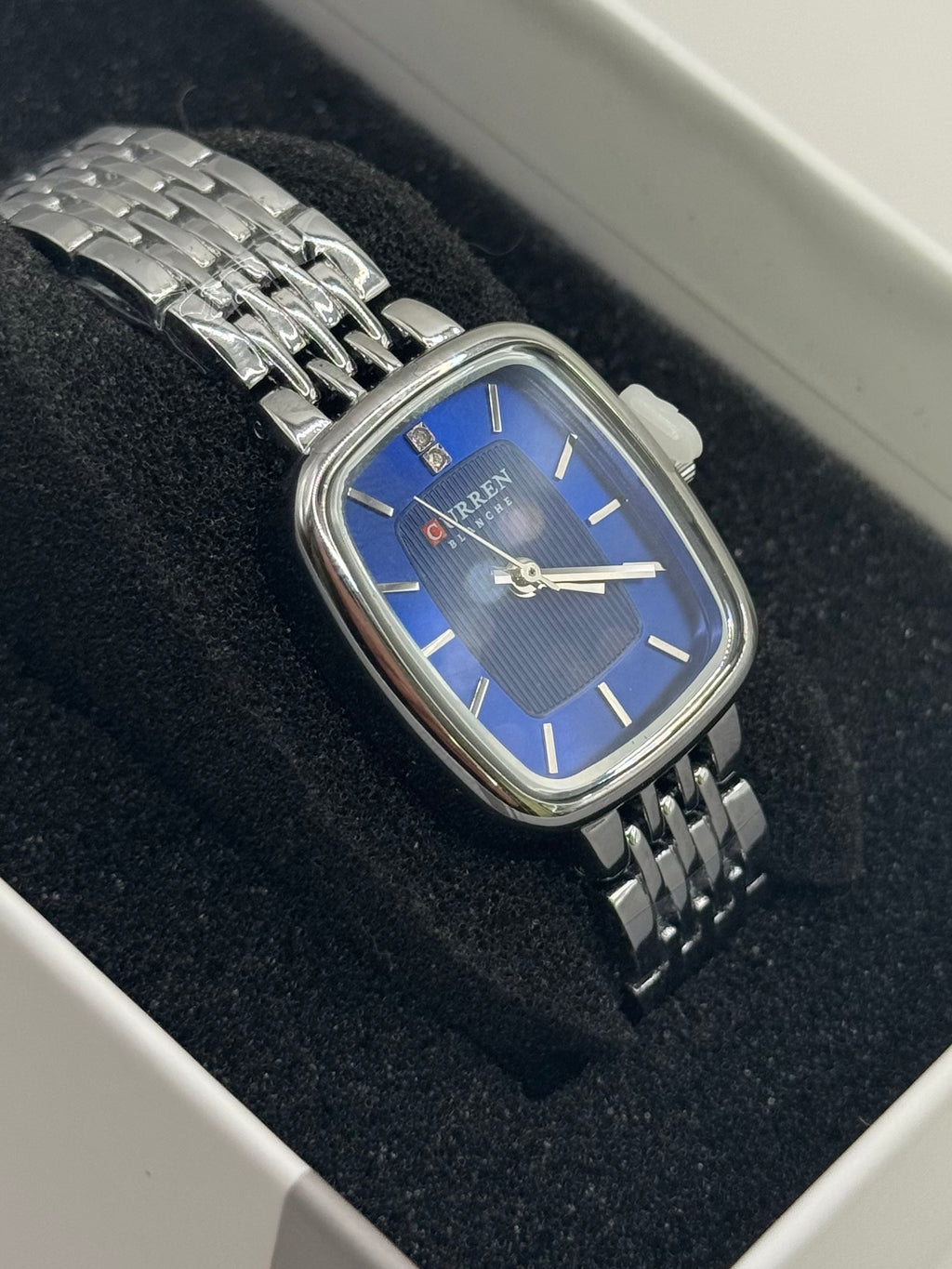 TINA montre