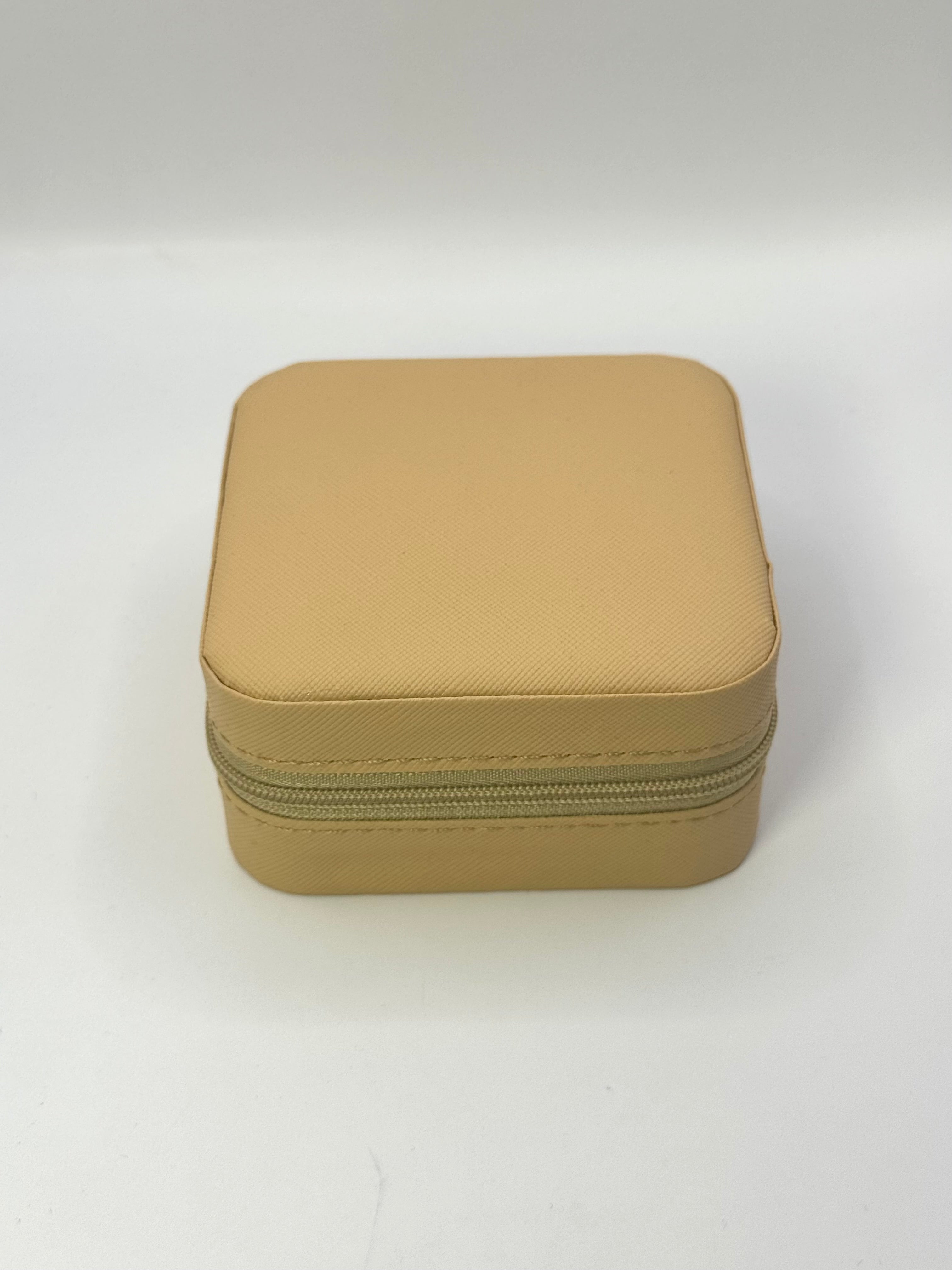 Boîte à bijoux beige