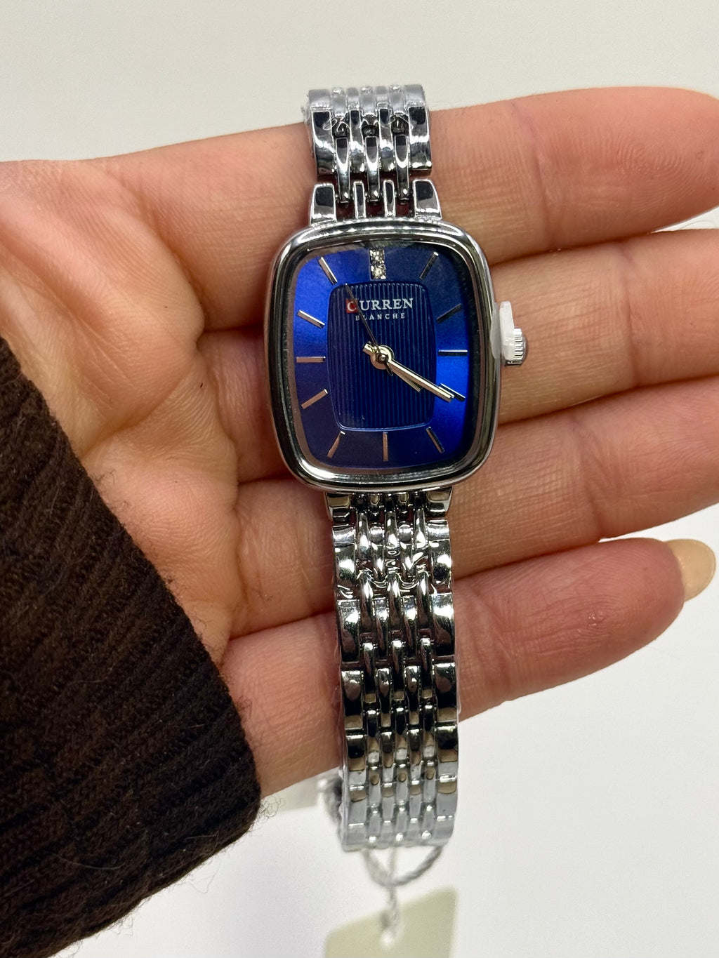 TINA montre